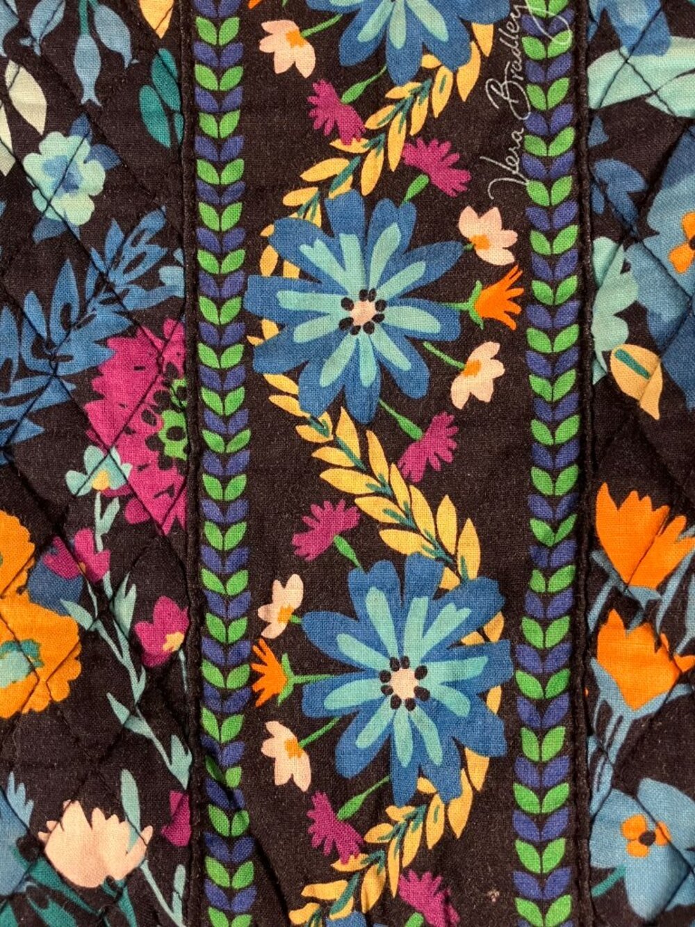 Vera Bradley Floral Weekender - Picture 4 of 10
